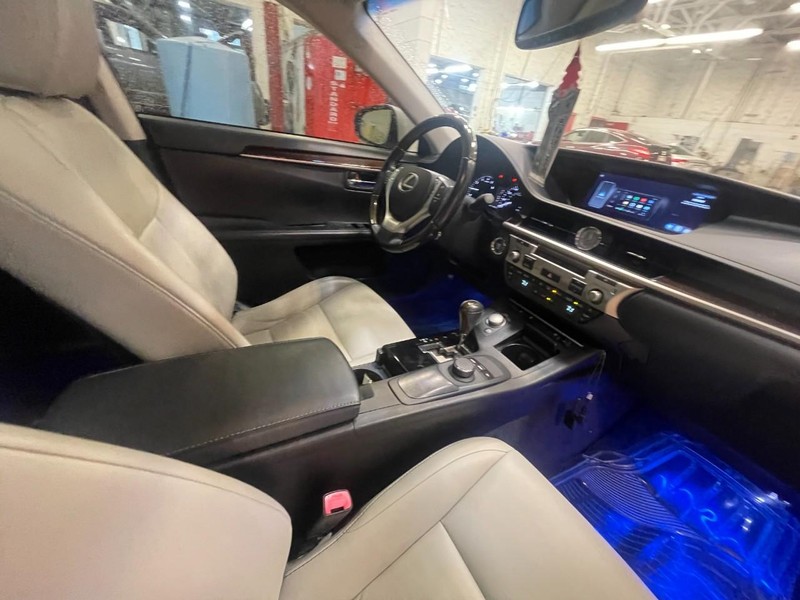 Lexus ES 350 Vehicle Image 11