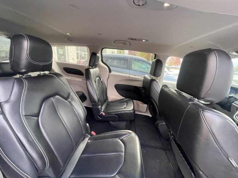 Chrysler Pacifica Vehicle Image 06