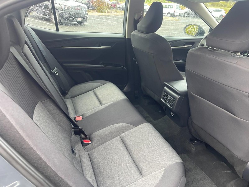Toyota Camry Vehicle Image 09