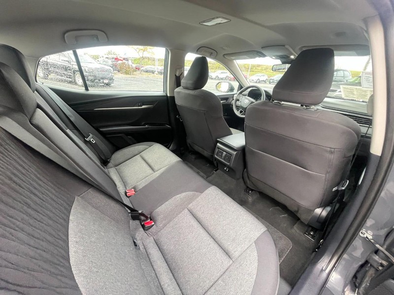 Toyota Camry Vehicle Image 10