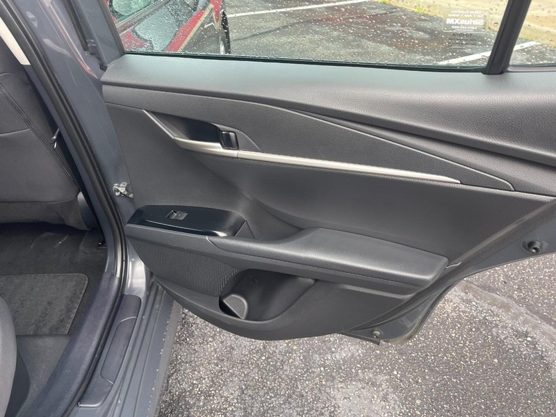 Toyota Camry Vehicle Image 11
