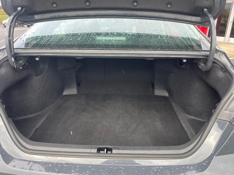 Toyota Camry Vehicle Image 12