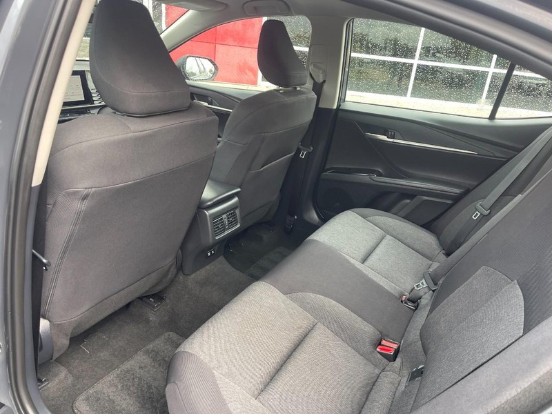 Toyota Camry Vehicle Image 13