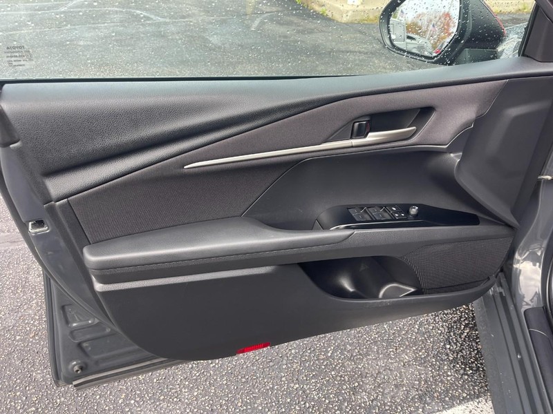 Toyota Camry Vehicle Image 16