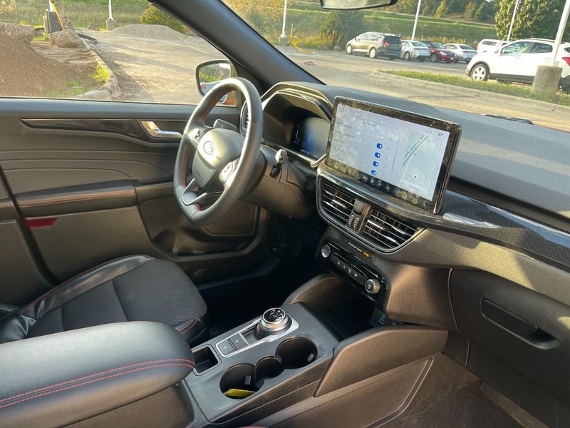 Ford Escape Vehicle Image 02
