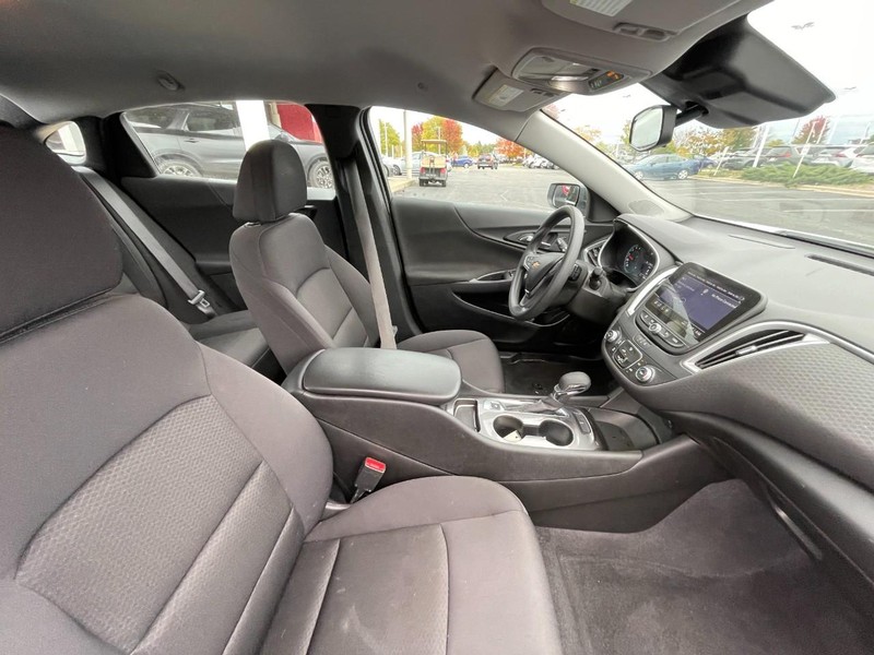 Chevrolet Malibu Vehicle Image 03