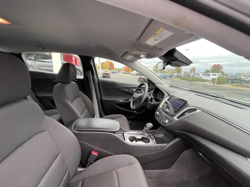 Chevrolet Malibu Vehicle Image 04