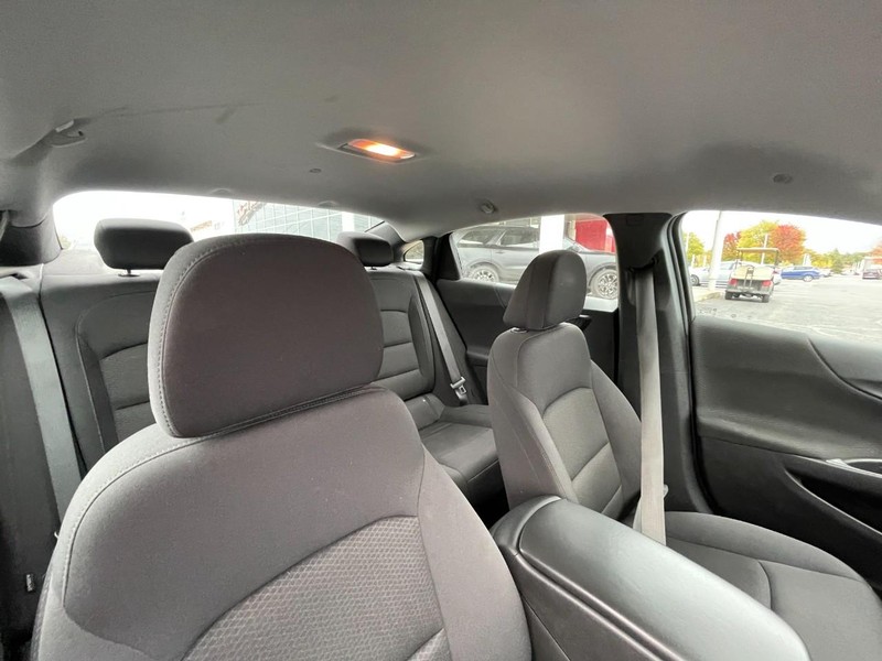 Chevrolet Malibu Vehicle Image 05