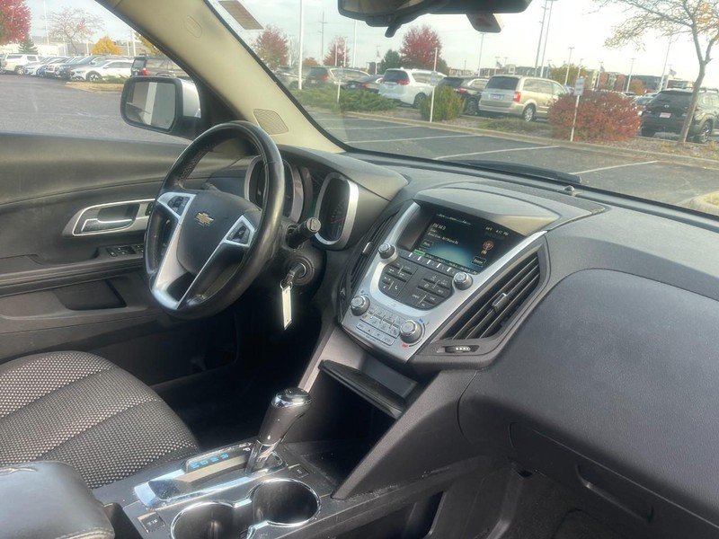 Chevrolet Equinox Vehicle Image 02