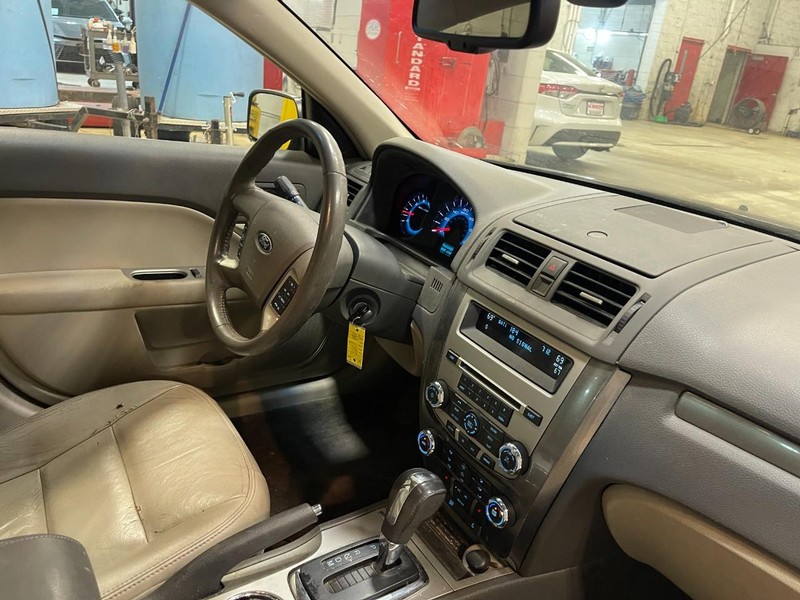 Ford Fusion Vehicle Image 02