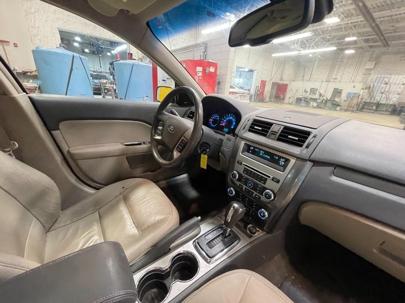 Ford Fusion Vehicle Image 06