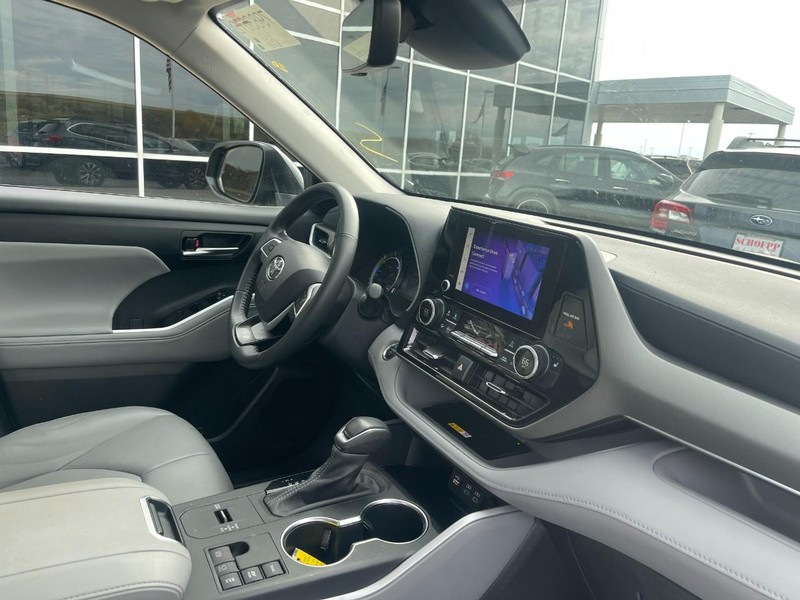 Toyota Highlander Vehicle Image 02