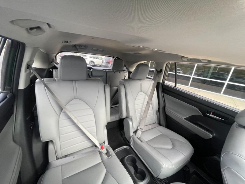 Toyota Highlander Vehicle Image 05