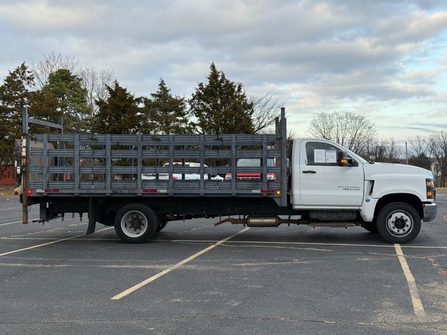 Chevrolet Silverado MD Vehicle Full-screen Gallery Image 02