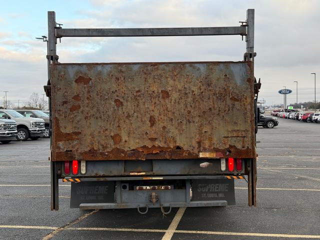 Chevrolet Silverado MD Vehicle Full-screen Gallery Image 04