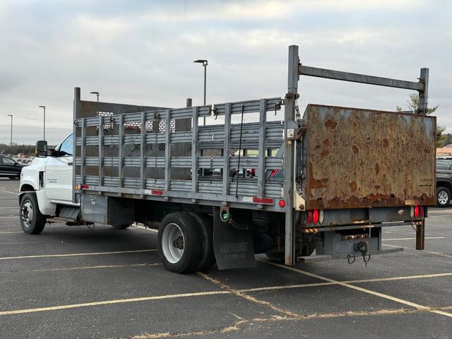 Chevrolet Silverado MD Vehicle Full-screen Gallery Image 05
