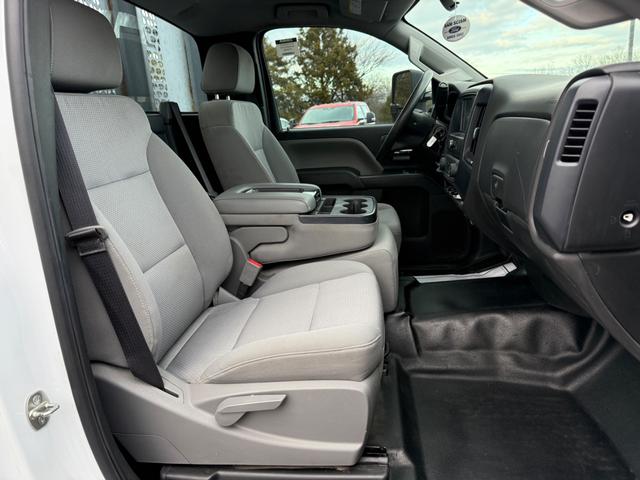 Chevrolet Silverado MD Vehicle Full-screen Gallery Image 09