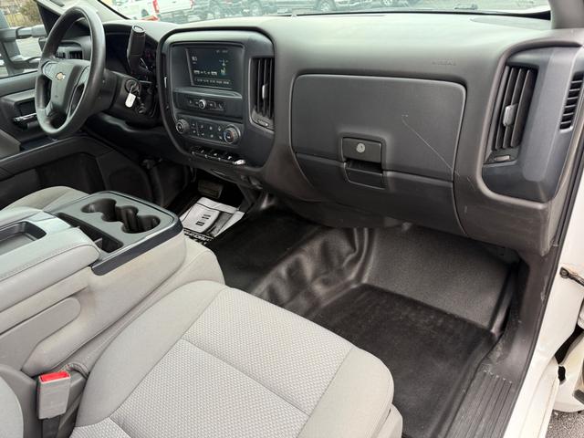 Chevrolet Silverado MD Vehicle Full-screen Gallery Image 10