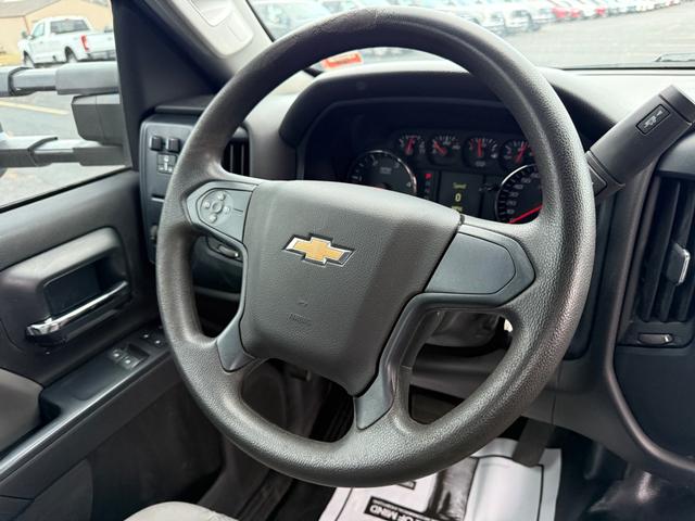Chevrolet Silverado MD Vehicle Full-screen Gallery Image 11