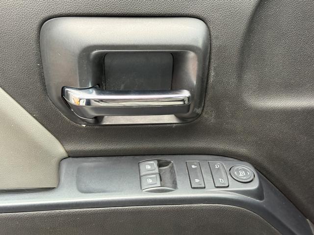 Chevrolet Silverado MD Vehicle Full-screen Gallery Image 18