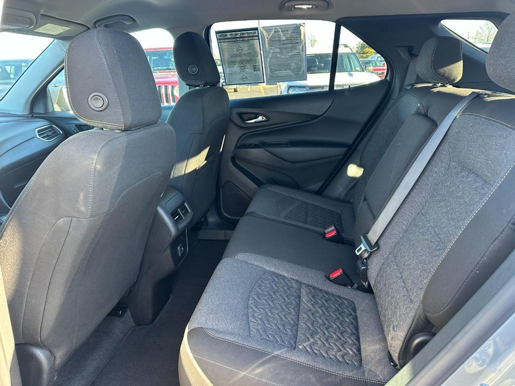 Chevrolet Equinox Vehicle Full-screen Gallery Image 10