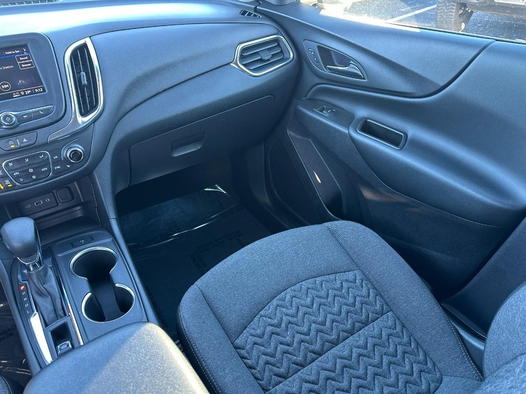 Chevrolet Equinox Vehicle Full-screen Gallery Image 15