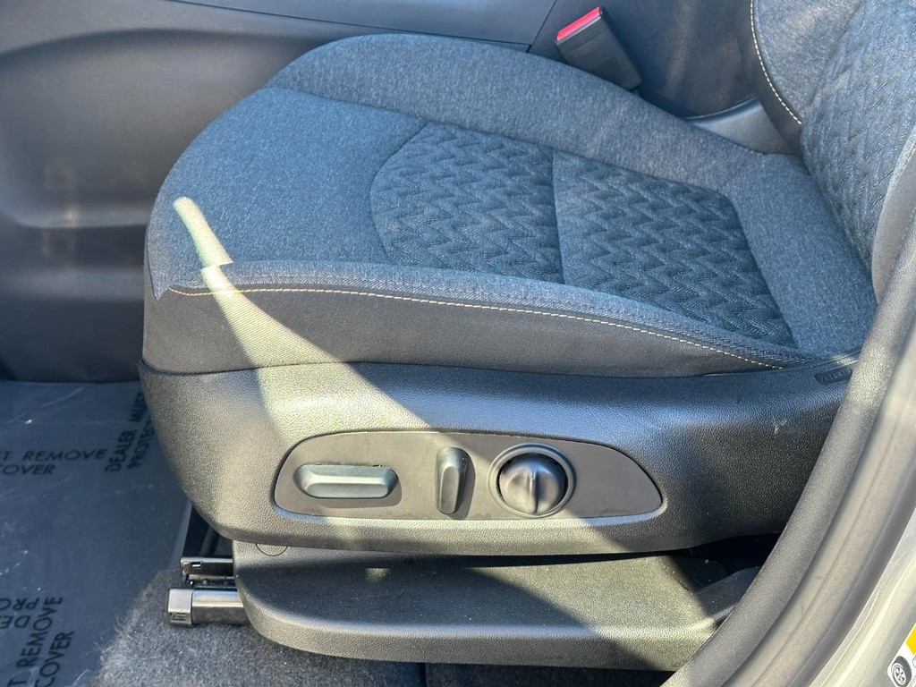 Chevrolet Equinox Vehicle Full-screen Gallery Image 17