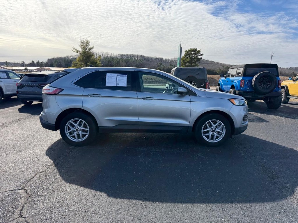 Ford Edge Vehicle Full-screen Gallery Image 02