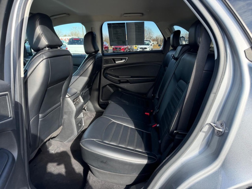 Ford Edge Vehicle Full-screen Gallery Image 09