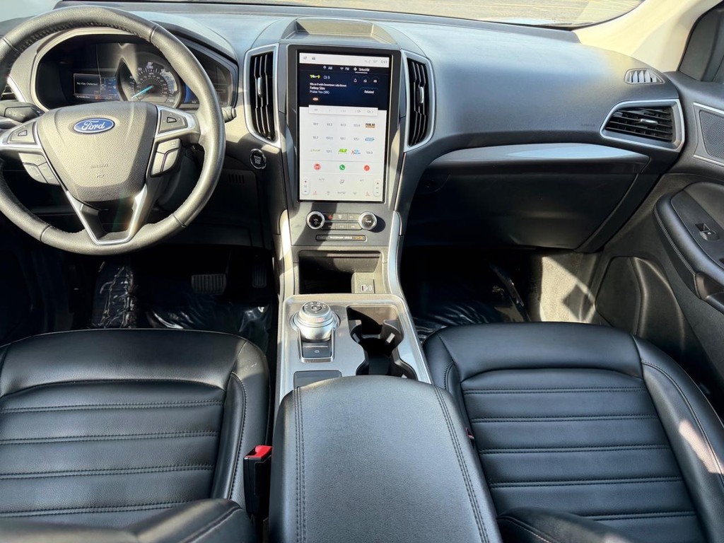 Ford Edge Vehicle Full-screen Gallery Image 10