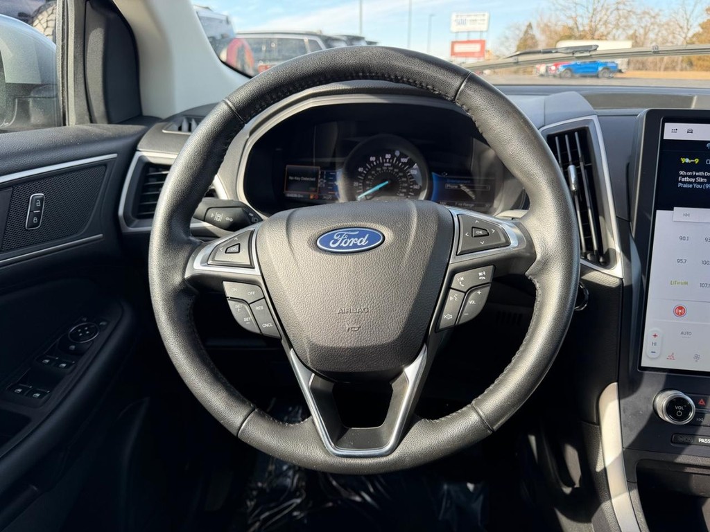 Ford Edge Vehicle Full-screen Gallery Image 11