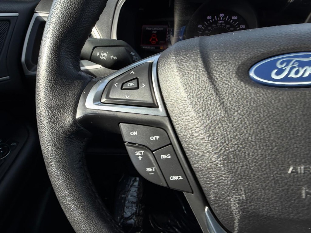 Ford Edge Vehicle Full-screen Gallery Image 12