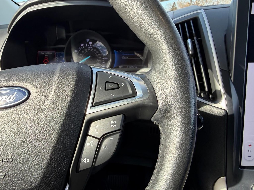 Ford Edge Vehicle Full-screen Gallery Image 13