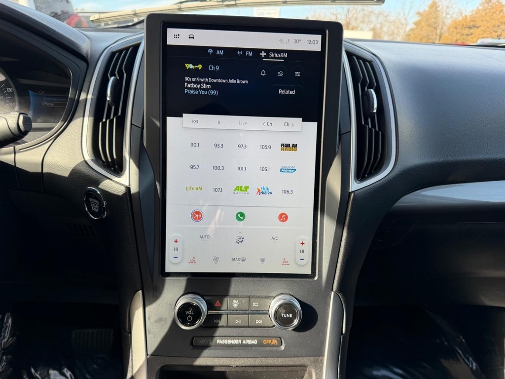 Ford Edge Vehicle Full-screen Gallery Image 14