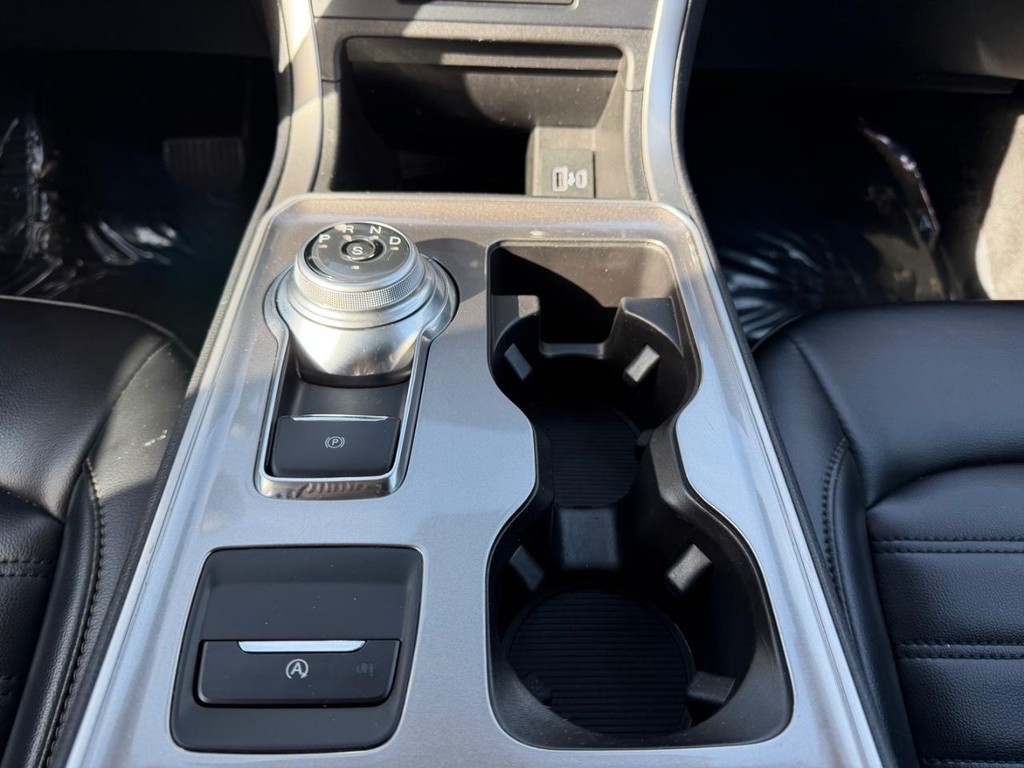 Ford Edge Vehicle Full-screen Gallery Image 16