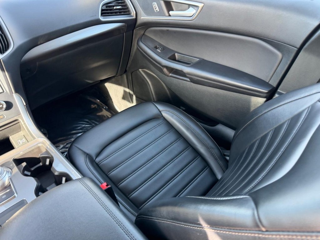 Ford Edge Vehicle Full-screen Gallery Image 17