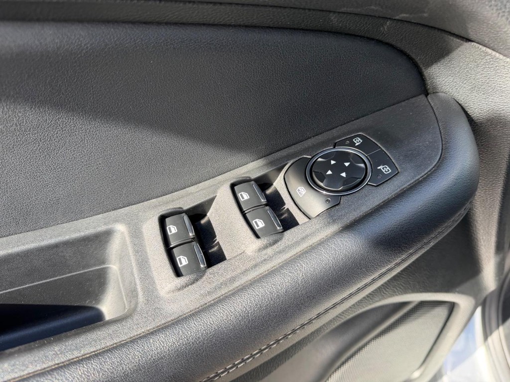 Ford Edge Vehicle Full-screen Gallery Image 18