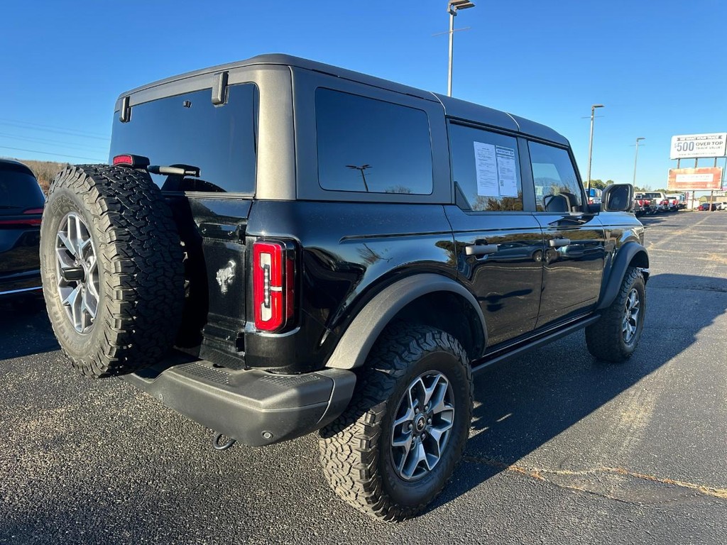 Ford Bronco Vehicle Full-screen Gallery Image 03