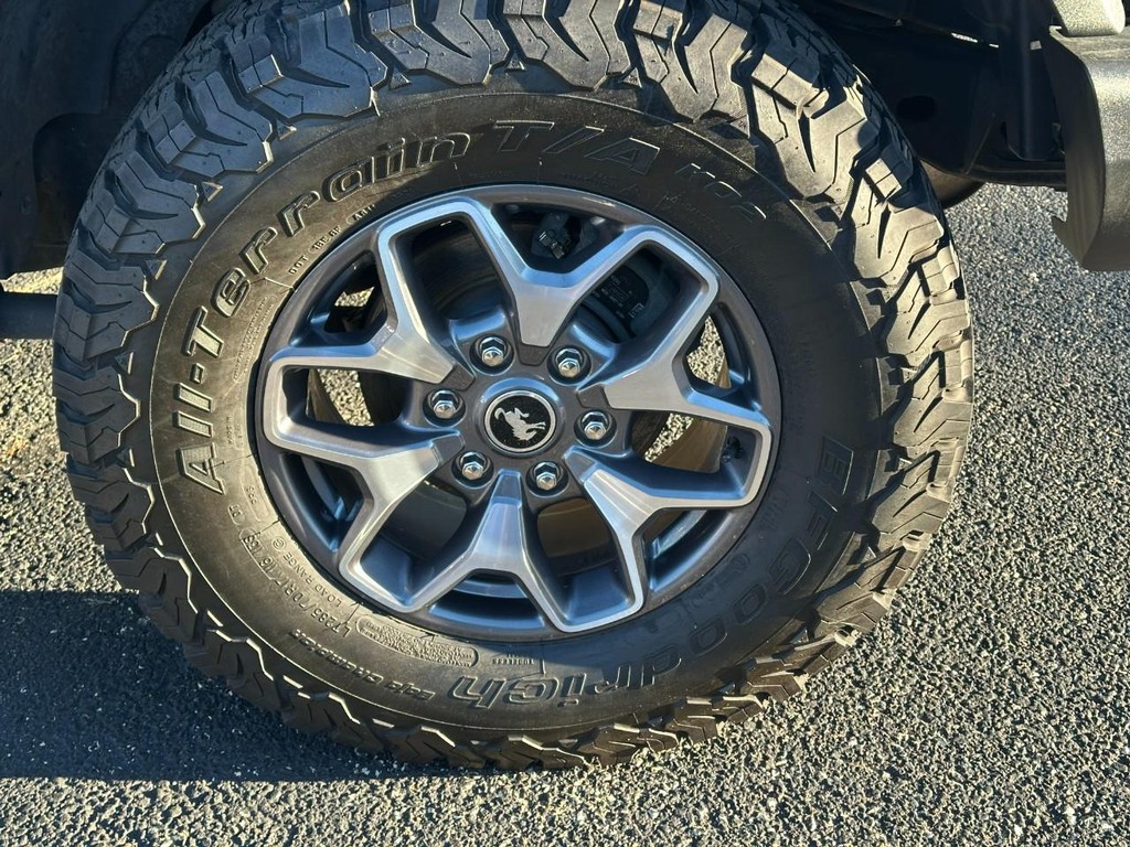 Ford Bronco Vehicle Full-screen Gallery Image 07