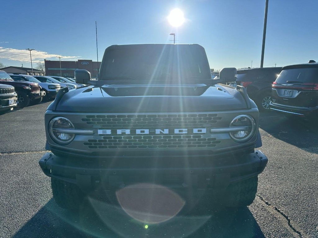 Ford Bronco Vehicle Full-screen Gallery Image 09
