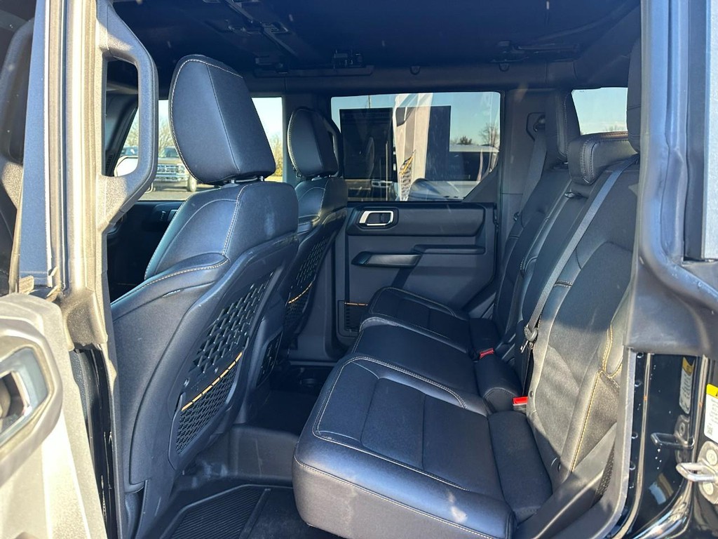 Ford Bronco Vehicle Full-screen Gallery Image 10