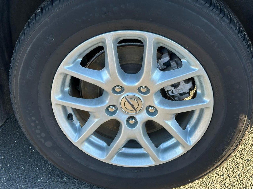 Chrysler Pacifica Vehicle Full-screen Gallery Image 06