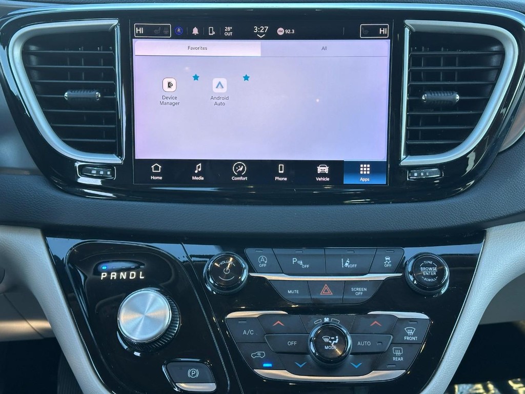 Chrysler Pacifica Vehicle Full-screen Gallery Image 14