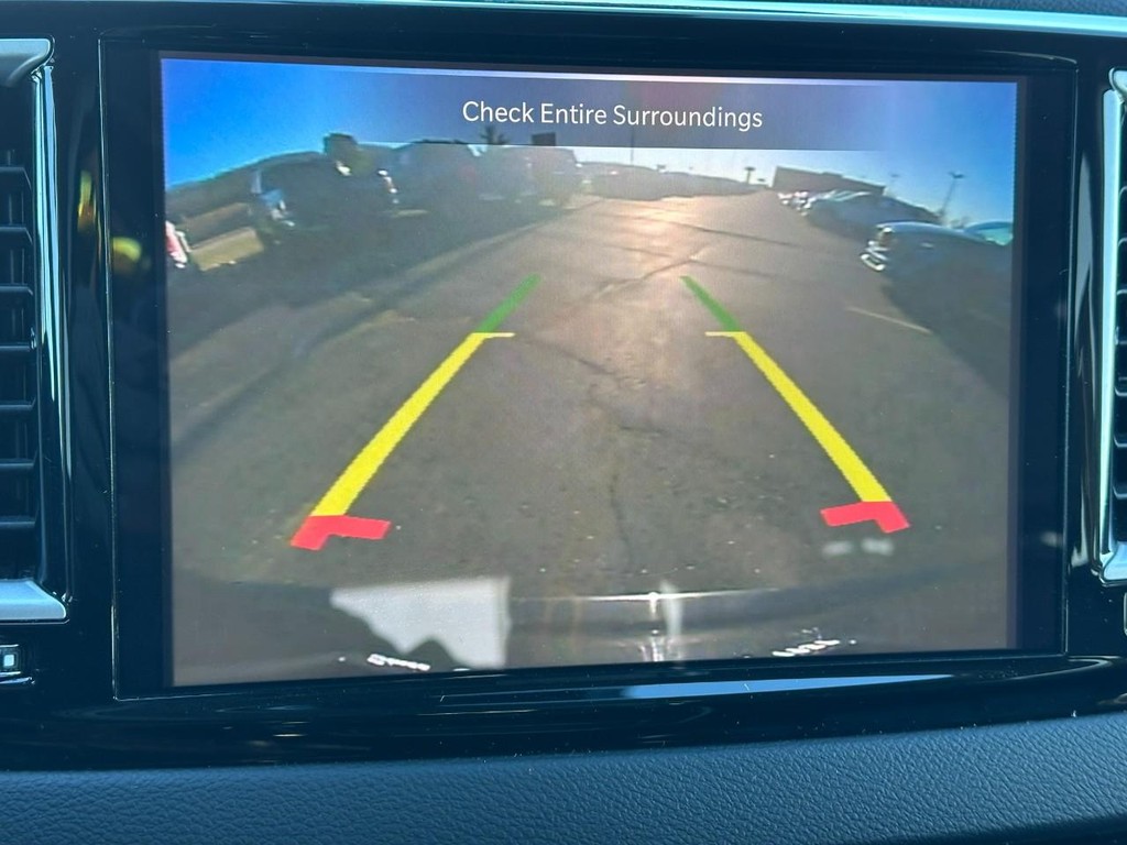 Chrysler Pacifica Vehicle Full-screen Gallery Image 23