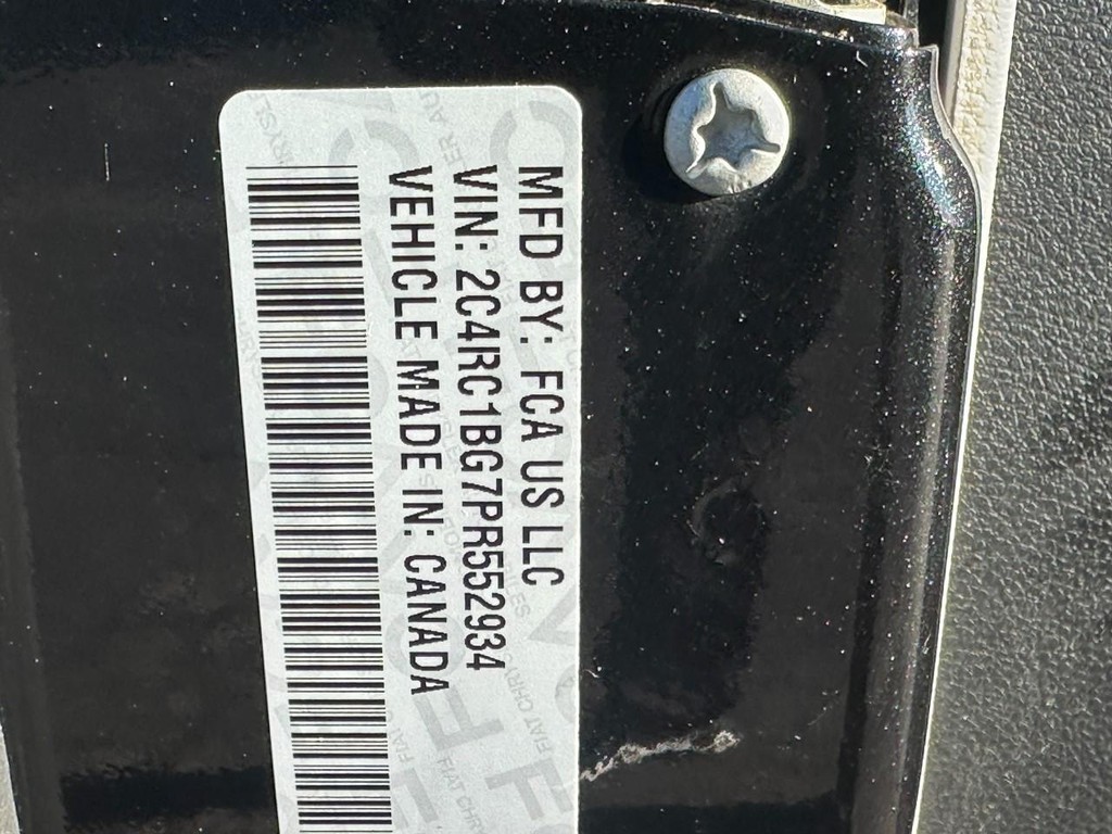 Chrysler Pacifica Vehicle Full-screen Gallery Image 24