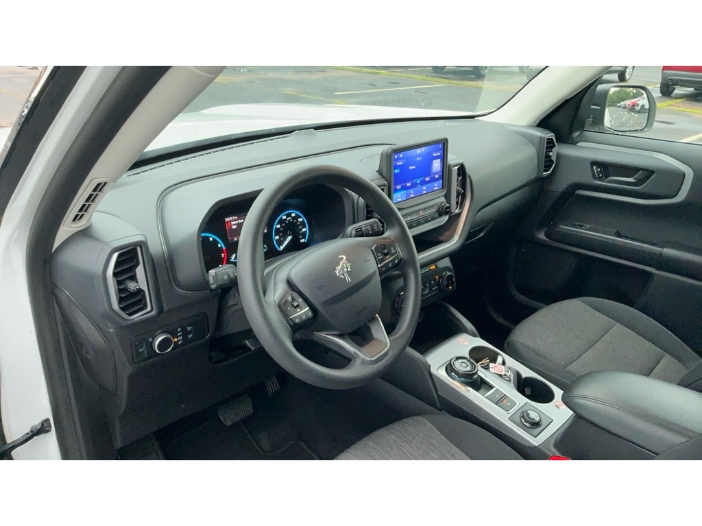 Ford Bronco Sport Vehicle Full-screen Gallery Image 09