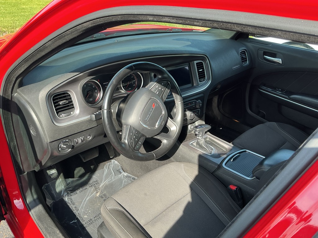 Dodge Charger Vehicle Full-screen Gallery Image 09