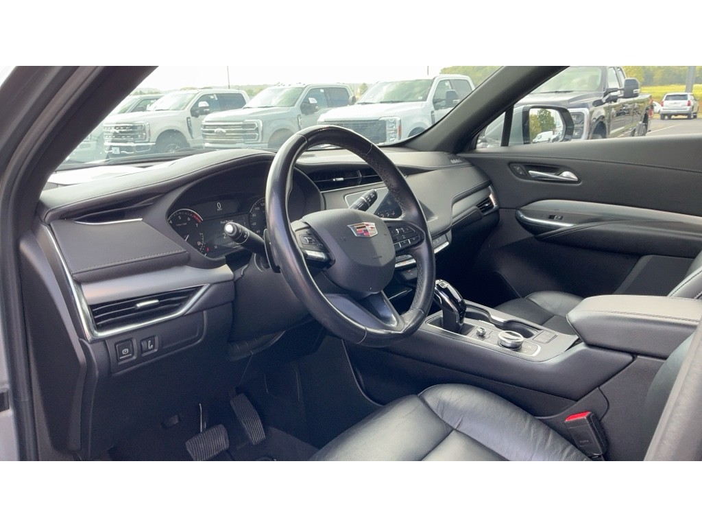 Cadillac XT4 Vehicle Full-screen Gallery Image 12