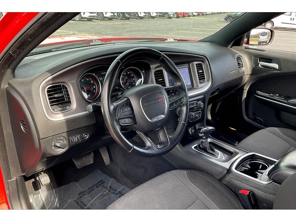 Dodge Charger Vehicle Full-screen Gallery Image 12