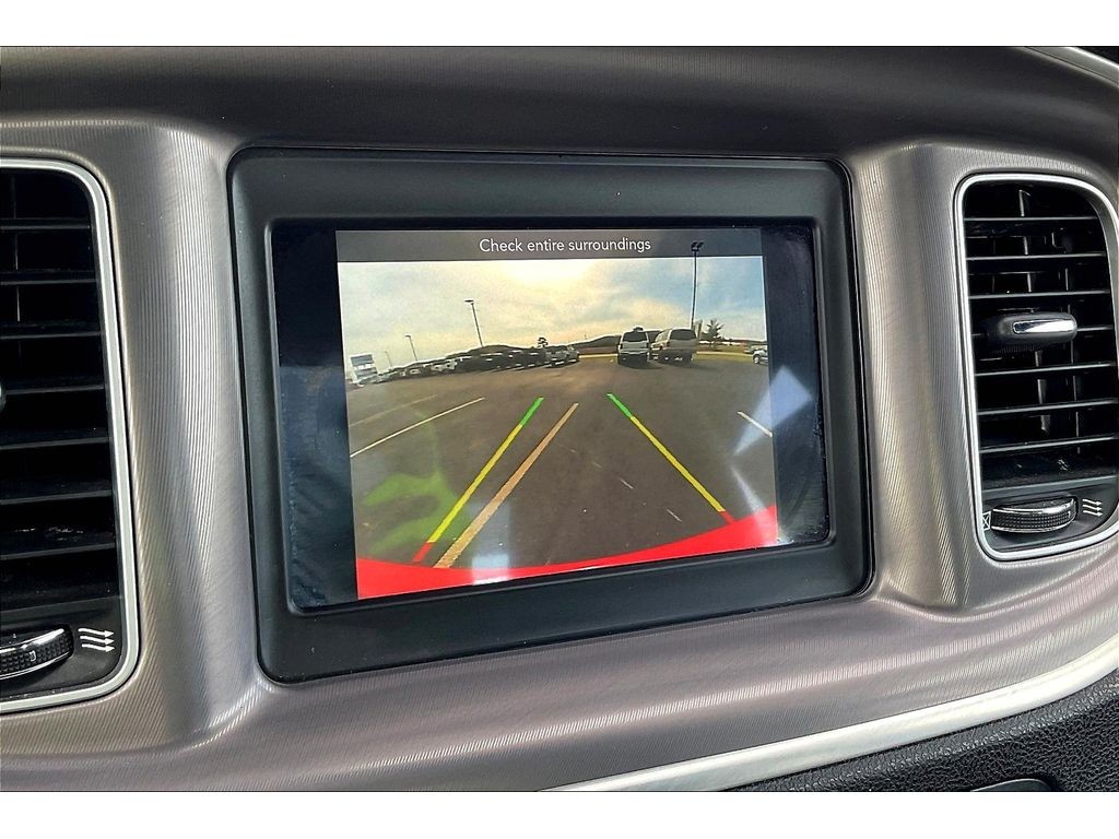 Dodge Charger Vehicle Full-screen Gallery Image 19